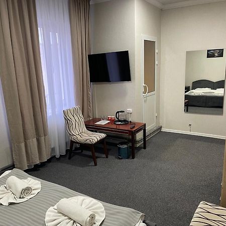 Medelean Hotel Comrat Екстериор снимка