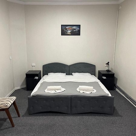 Medelean Hotel Comrat Екстериор снимка