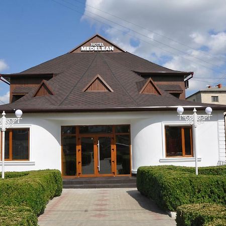 Medelean Hotel Comrat Екстериор снимка