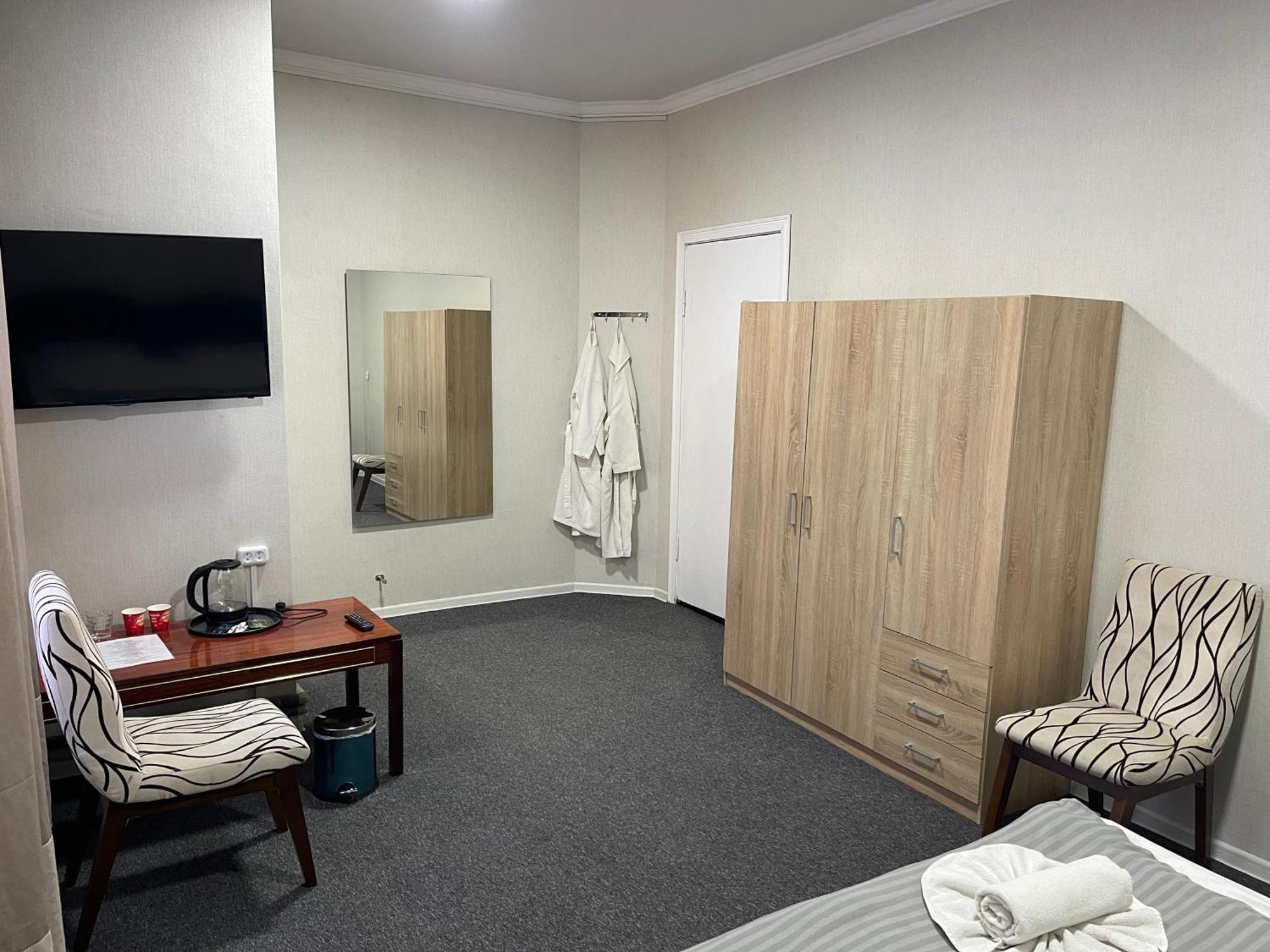 Medelean Hotel Comrat Екстериор снимка