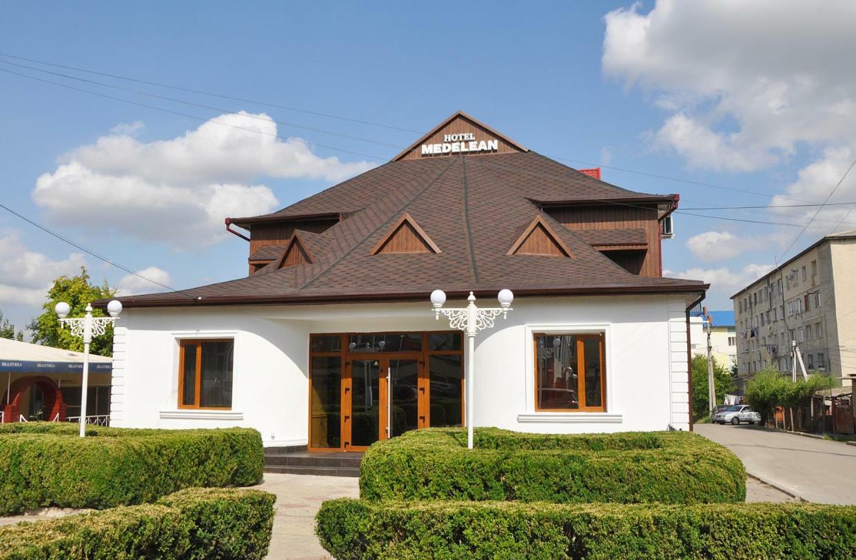 Medelean Hotel Comrat Екстериор снимка