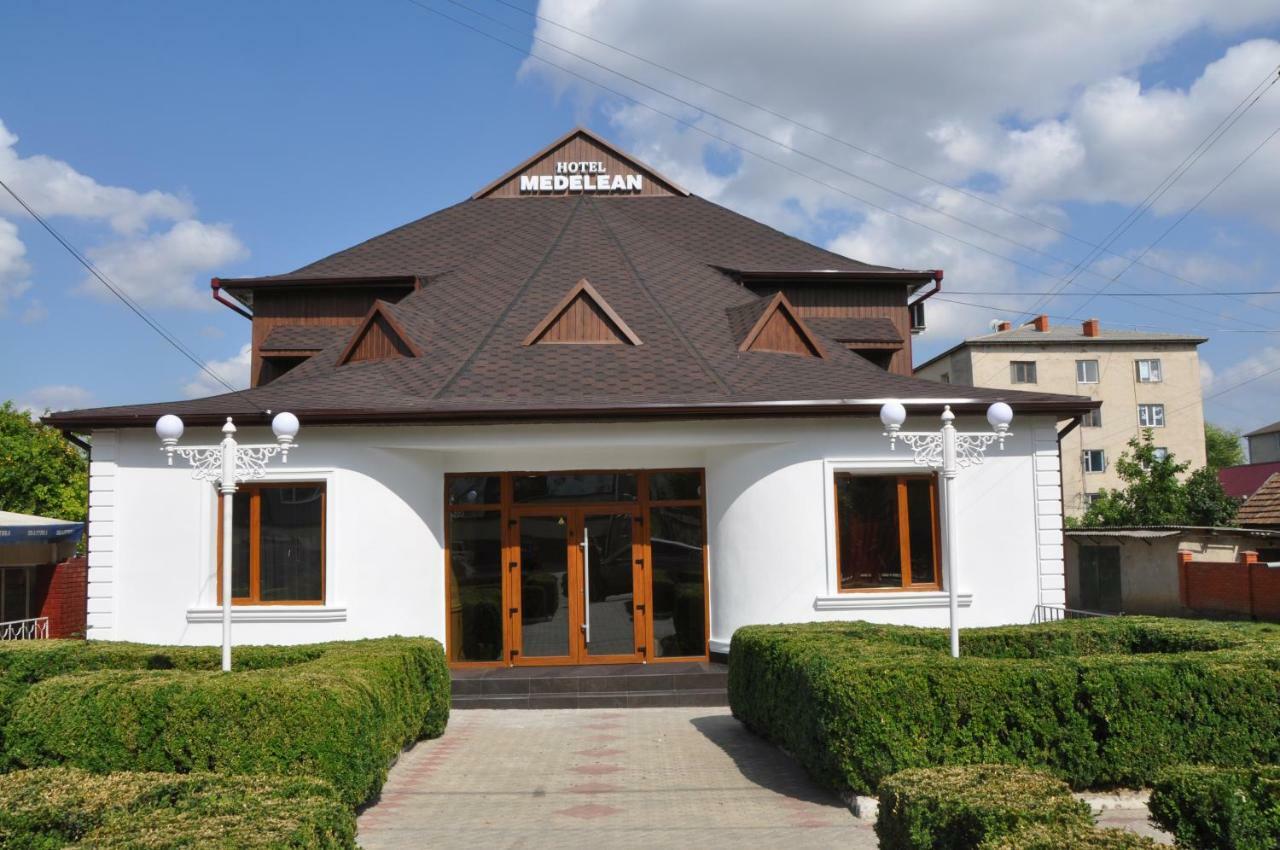 Medelean Hotel Comrat Екстериор снимка