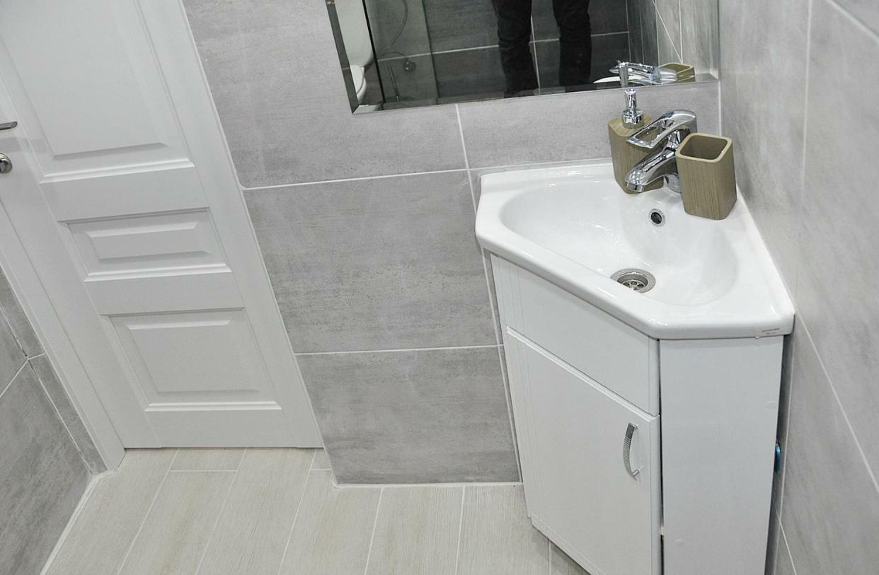 Medelean Hotel Comrat Екстериор снимка