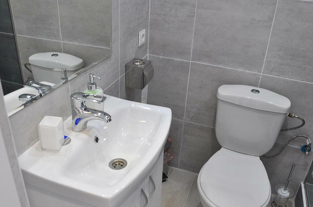 Medelean Hotel Comrat Екстериор снимка