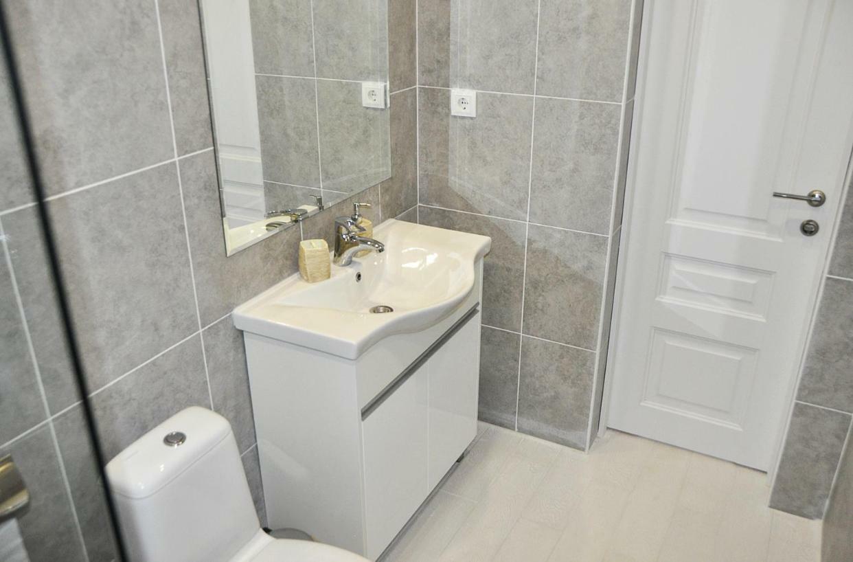 Medelean Hotel Comrat Екстериор снимка