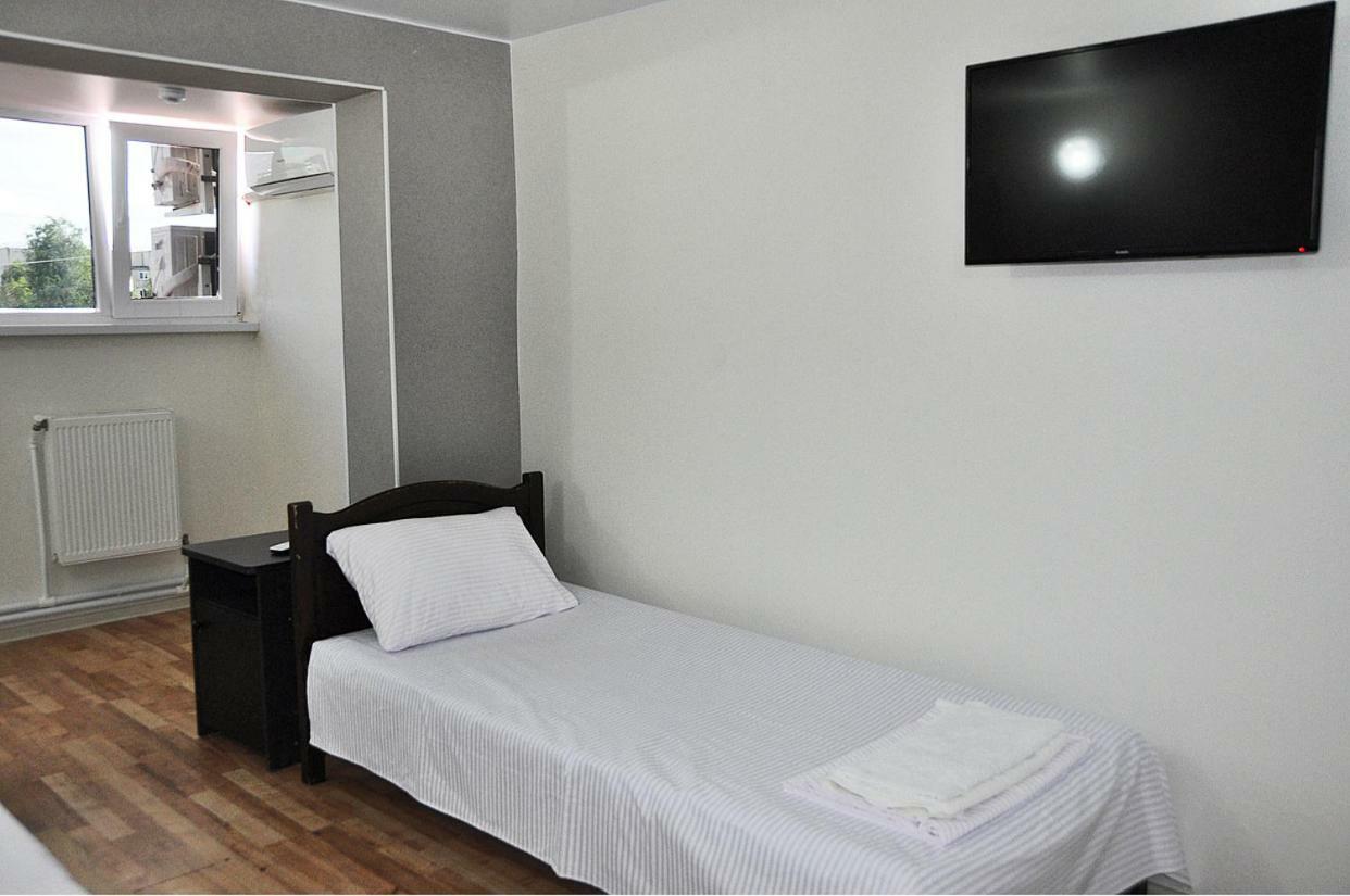 Medelean Hotel Comrat Екстериор снимка