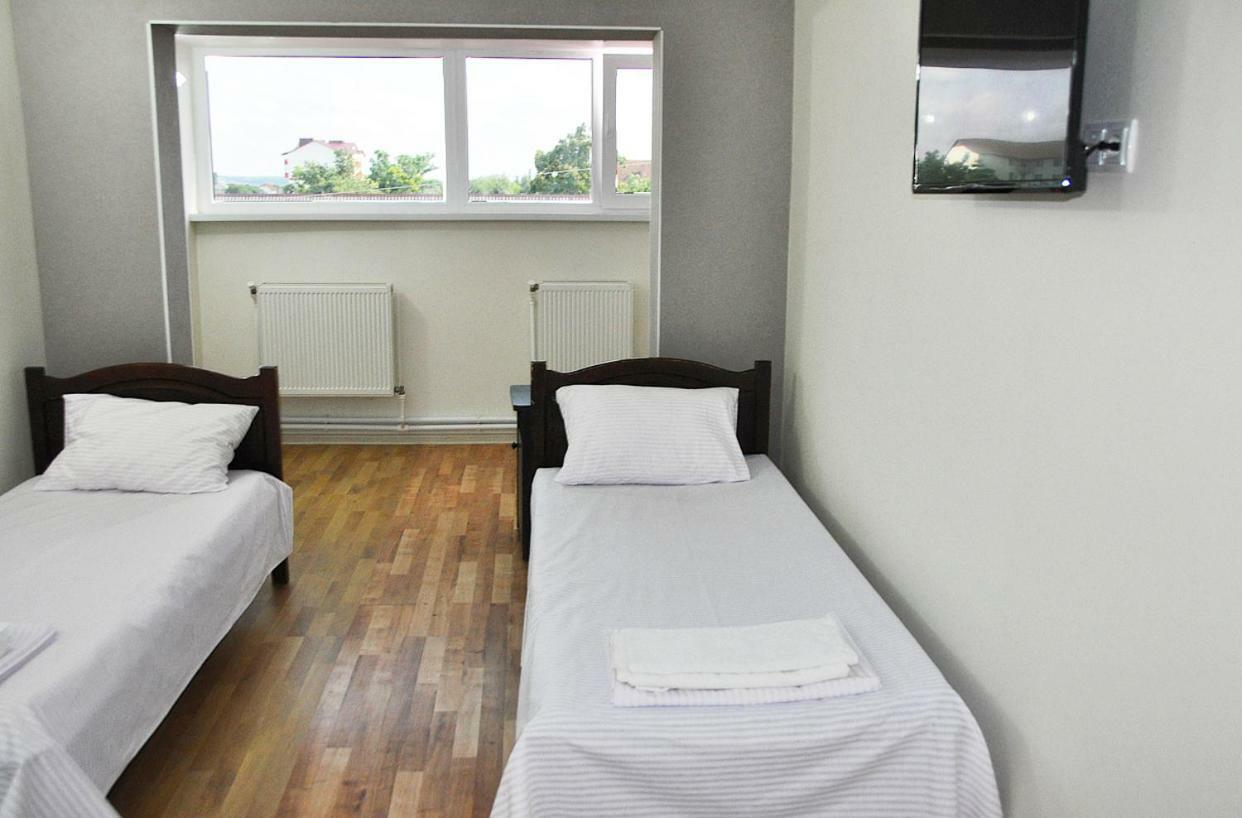 Medelean Hotel Comrat Екстериор снимка