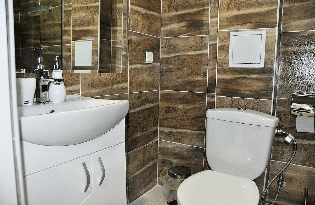 Medelean Hotel Comrat Екстериор снимка