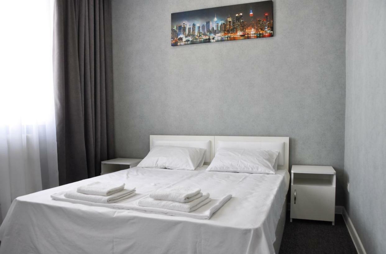Medelean Hotel Comrat Екстериор снимка
