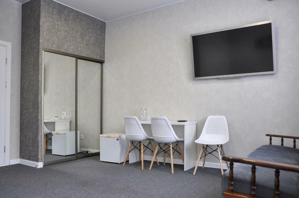 Medelean Hotel Comrat Екстериор снимка