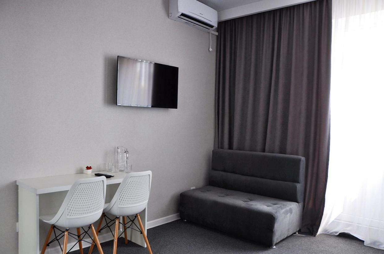 Medelean Hotel Comrat Екстериор снимка