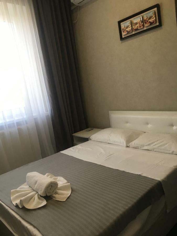 Medelean Hotel Comrat Екстериор снимка