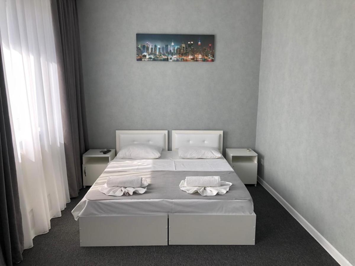 Medelean Hotel Comrat Екстериор снимка