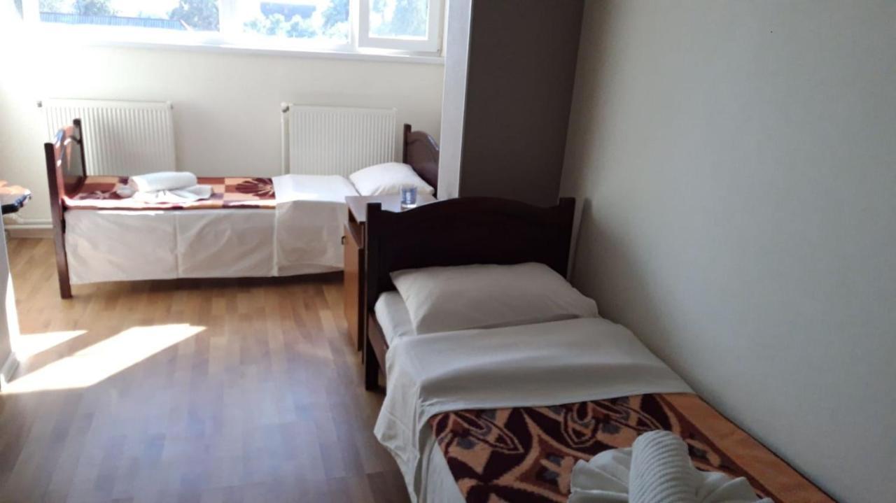 Medelean Hotel Comrat Екстериор снимка
