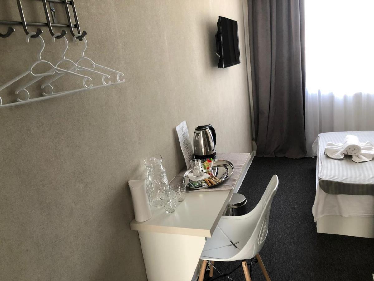 Medelean Hotel Comrat Екстериор снимка