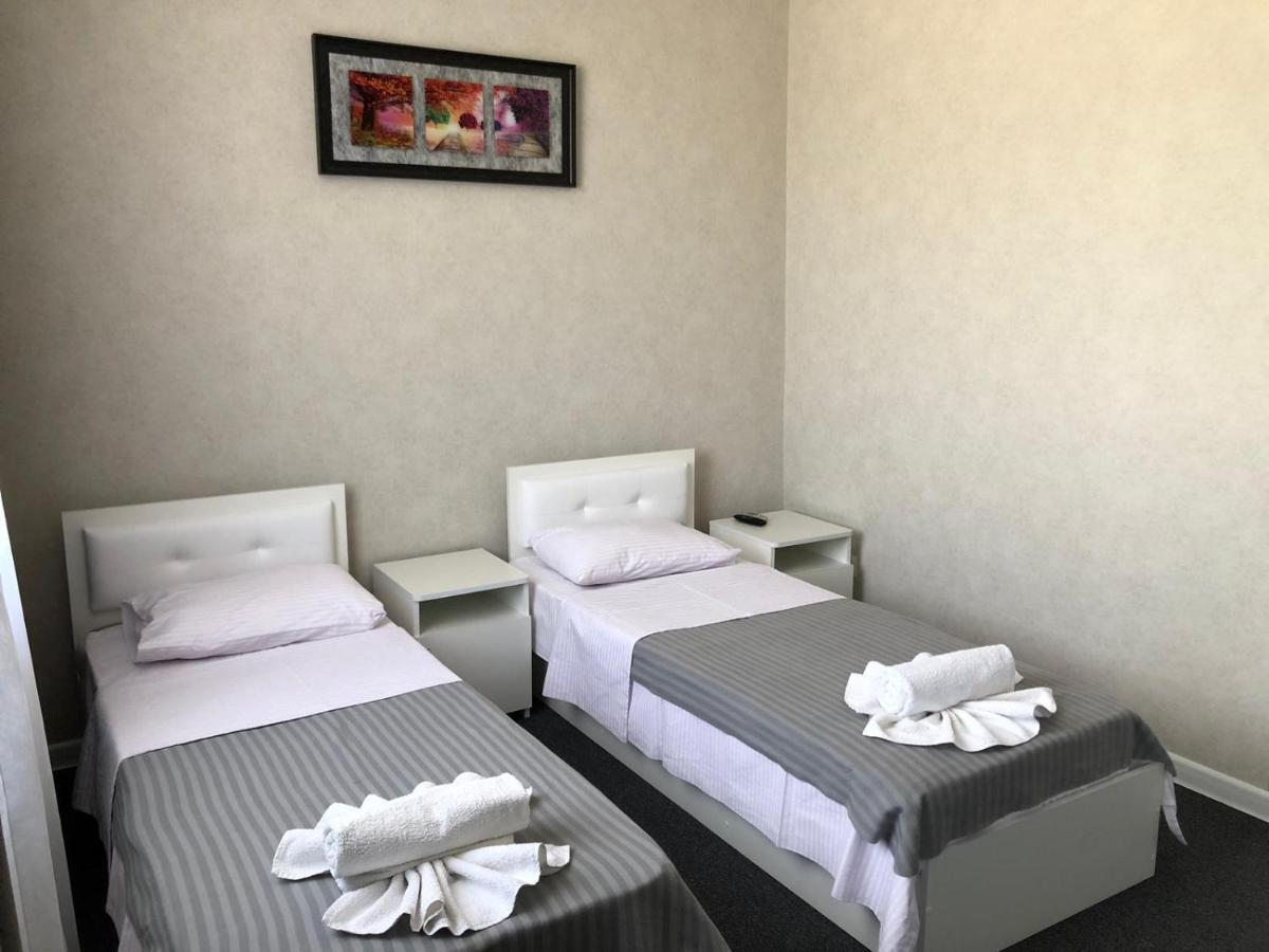 Medelean Hotel Comrat Екстериор снимка