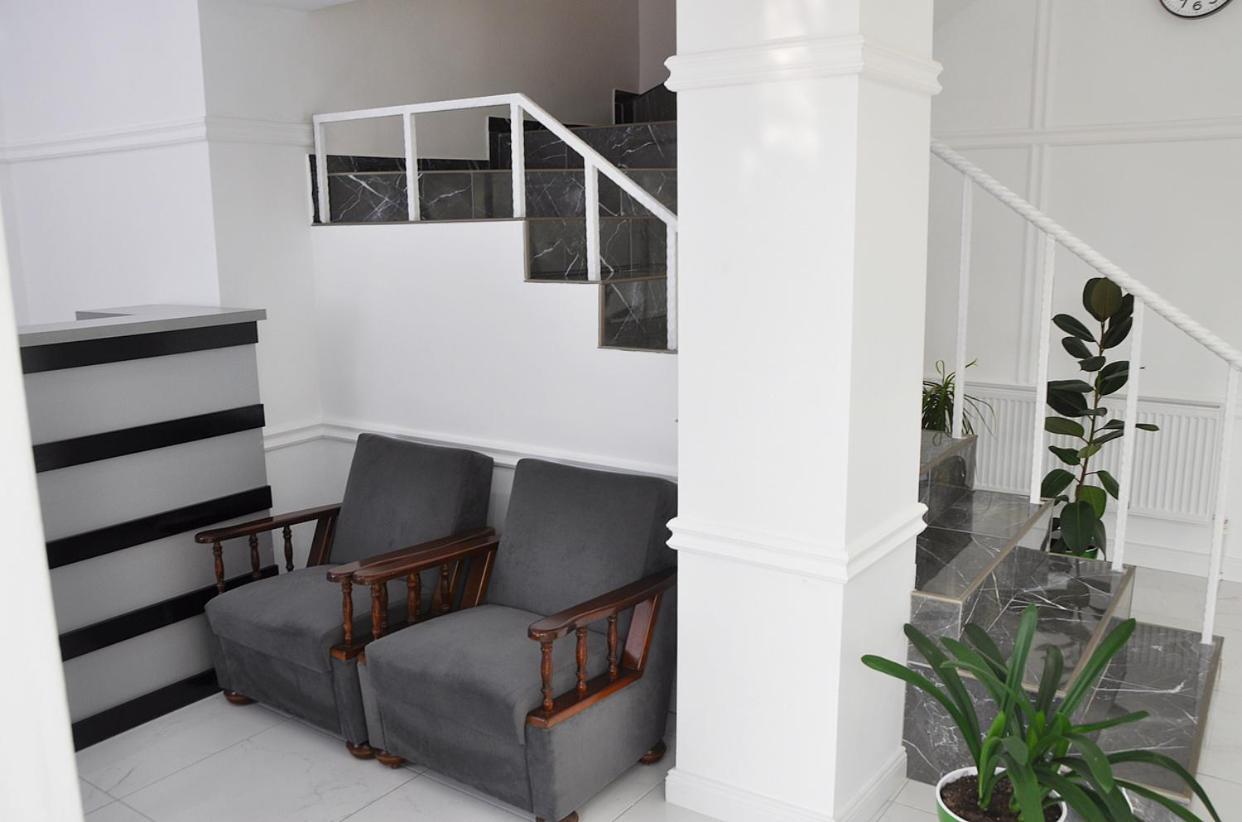 Medelean Hotel Comrat Екстериор снимка