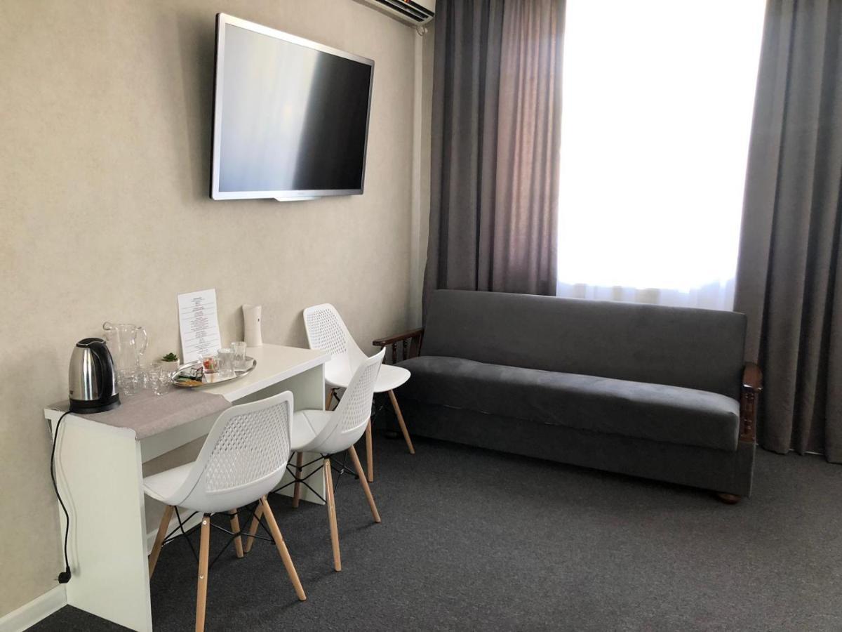 Medelean Hotel Comrat Екстериор снимка