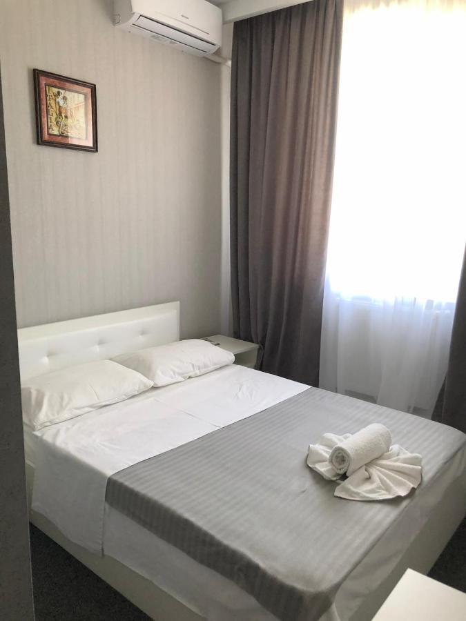 Medelean Hotel Comrat Екстериор снимка